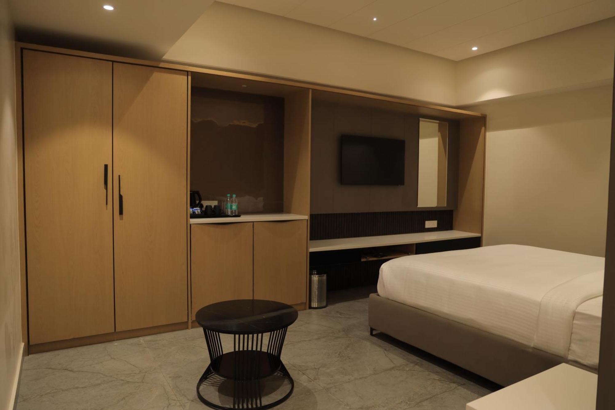Vantara Suites Vellore Exterior foto
